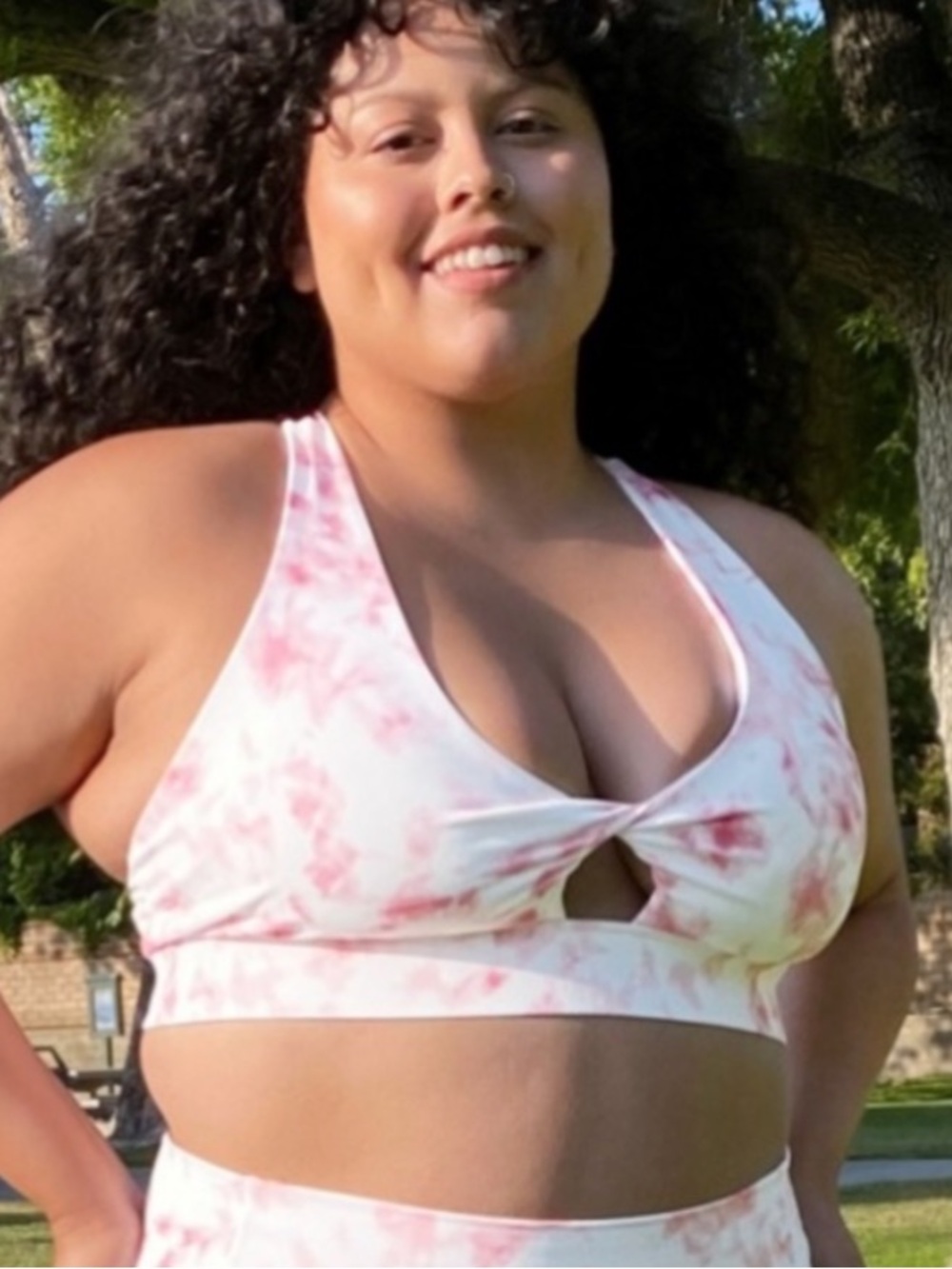 Fabletics oasis twist medium impact activewear Women's Pink Tie-Dye Sports Bra L